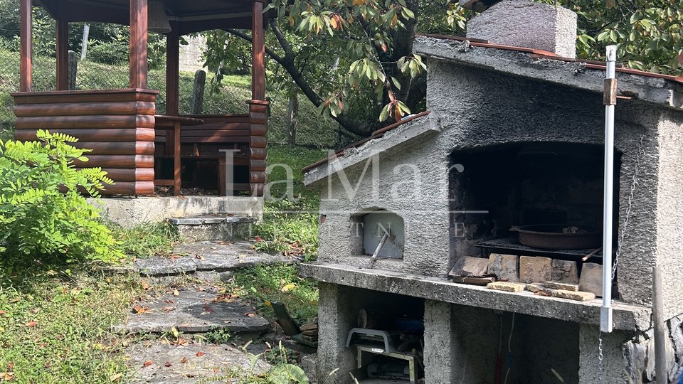 Borčec, obiteljska kuća 327m2,s prekrasnim pogledom i okućnicom 1090m2