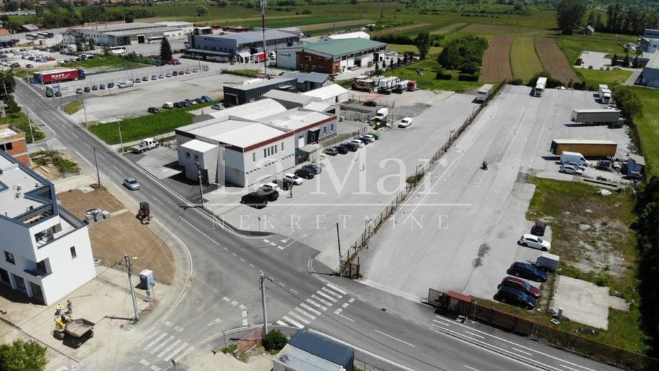 Samobor - proizvodno skladišna hala 1500m2 + 6500m2 zemlja